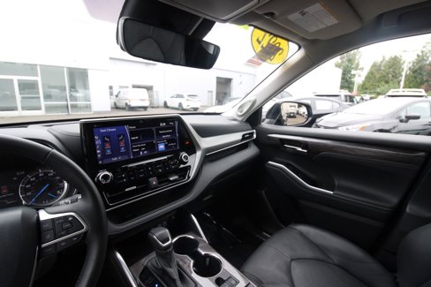 Used 2022 Toyota Highlander Platinum image 18