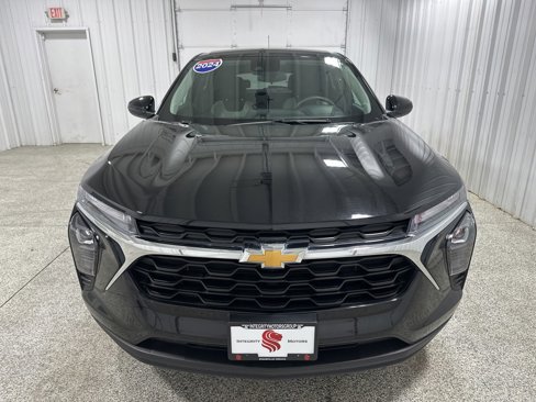Used 2024 Chevrolet Trax LS w/ LS Convenience Package image 4