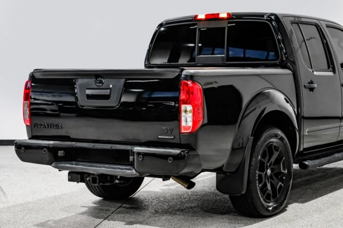 Used 2021 Nissan Frontier SV w/ Midnight Edition Floor Mats image 16