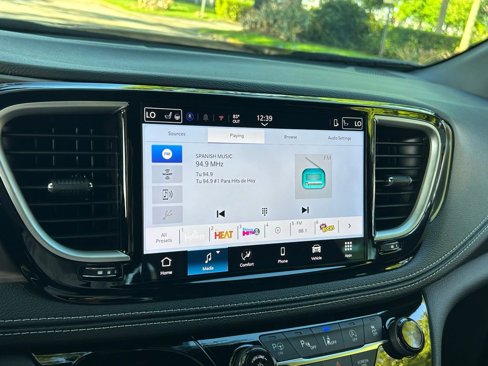 New 2025 Chrysler Pacifica Select image 18