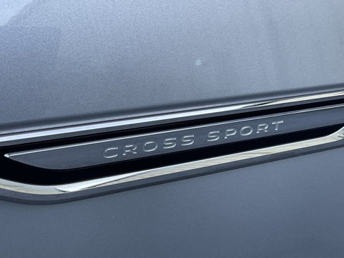 Used 2024 Volkswagen Atlas Cross Sport SE image 9