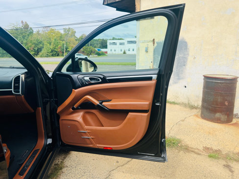 Used 2018 Porsche Cayenne S image 25