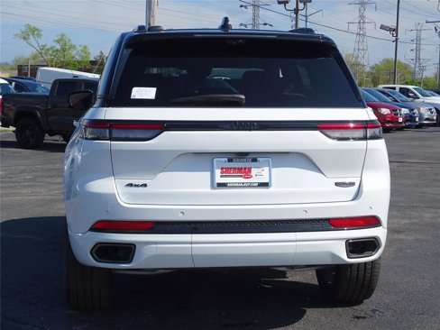 New 2025 Jeep Grand Cherokee Summit image 16