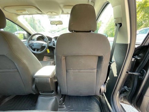 Used 2015 Ford Focus SE image 32