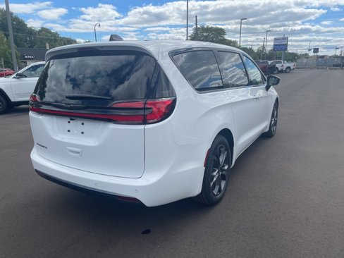 New 2026 Chrysler Pacifica Select image 7