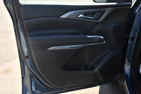 Used 2025 Chevrolet Traverse LT image 14