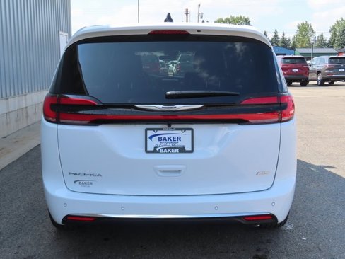 New 2026 Chrysler Pacifica Select image 9