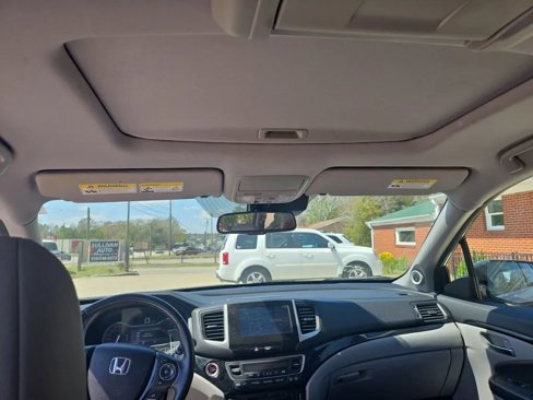 Used 2017 Honda Pilot Touring image 8