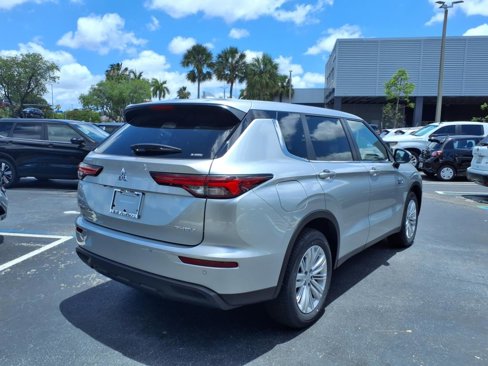 New 2025 Mitsubishi Outlander ES image 4