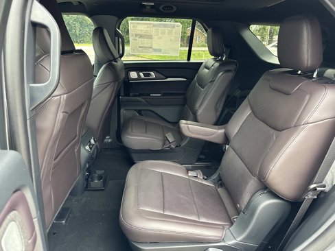 New 2025 Ford Explorer Platinum image 7