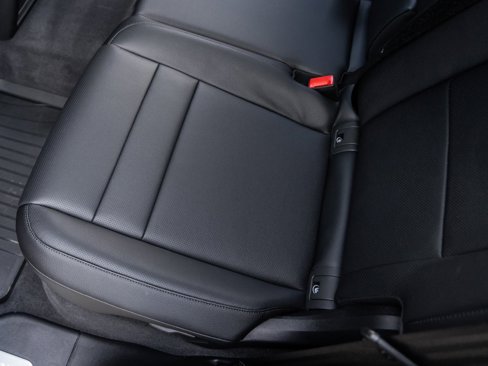 Used 2025 Porsche Cayenne image 32