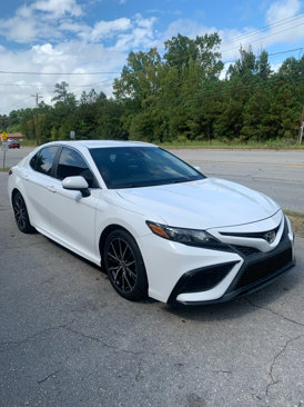 Used 2021 Toyota Camry SE image 3