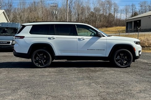 New 2025 Jeep Grand Cherokee L Altitude image 2