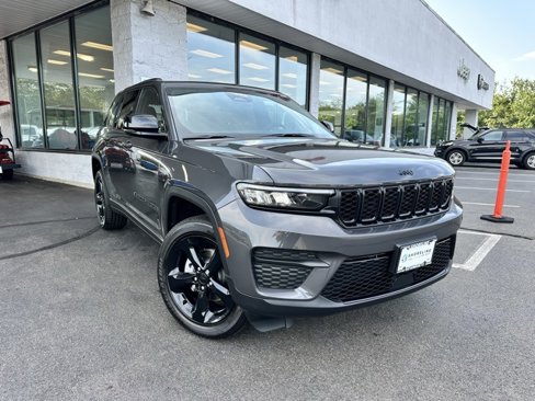 New 2025 Jeep Grand Cherokee Altitude image 3