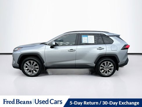 Used 2025 Toyota RAV4 XLE Premium image 4