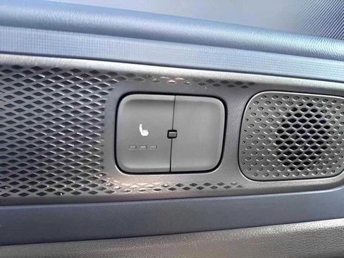 New 2025 Volkswagen ID. Buzz Pro S image 23