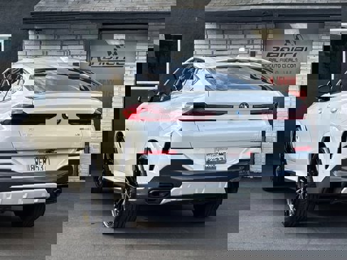 Used 2021 BMW X6 xDrive40i w/ M Sport Package image 15