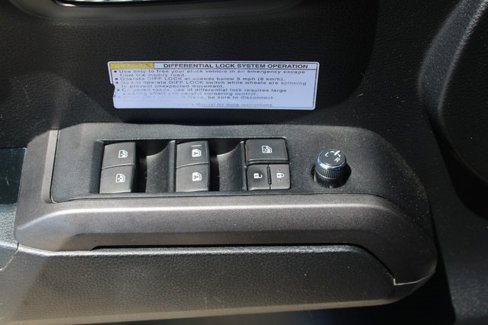 Used 2017 Toyota Tacoma TRD Off-Road image 12