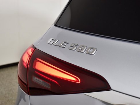 New 2026 Mercedes-Benz GLE 580 4MATIC image 9
