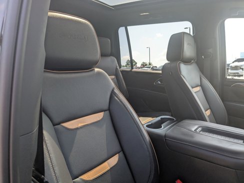 Used 2023 GMC Yukon XL AT4 image 31