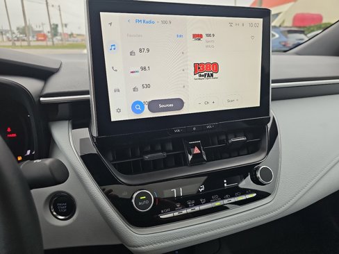Used 2025 Toyota Corolla SE w/ SE Premium Package image 16
