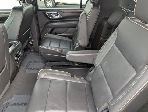 Used 2023 Chevrolet Suburban Premier image 24