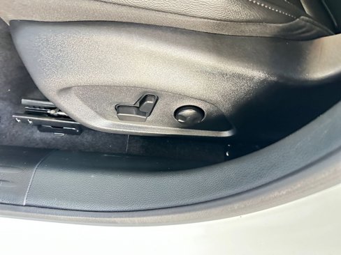 Used 2025 Jeep Compass Limited image 29
