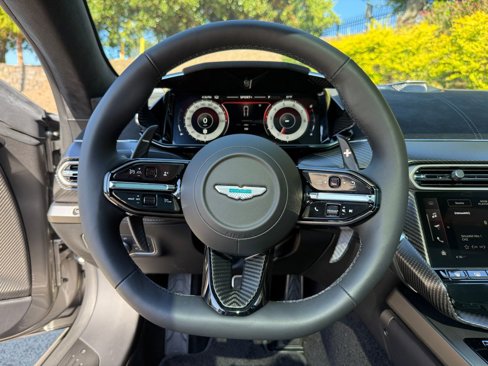 Used 2025 Aston Martin Vanquish image 11