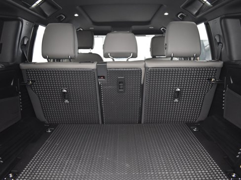 Used 2023 Land Rover Defender 110 X-Dynamic SE image 17