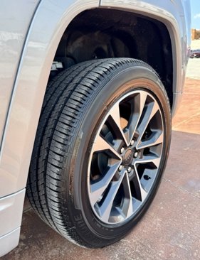 New 2025 Jeep Grand Cherokee Overland w/ Adv Protech Group III image 10