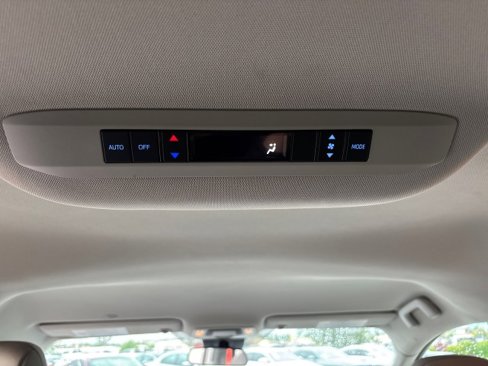 Used 2023 Toyota Sienna LE image 30