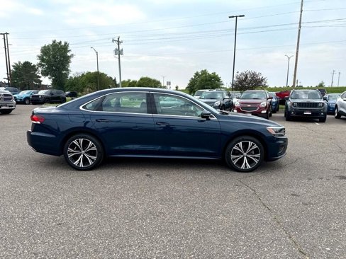 Used 2022 Volkswagen Passat 2.0T SE image 4