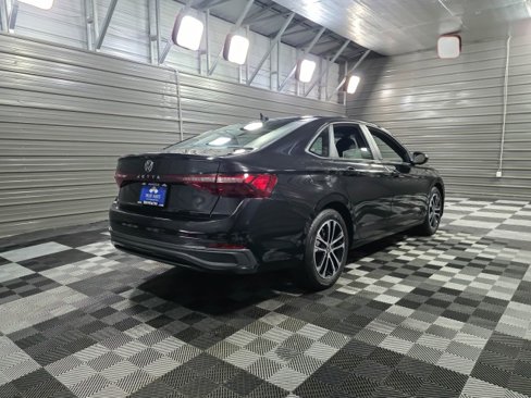 Used 2025 Volkswagen Jetta Sport image 5