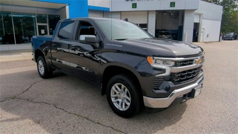 Used 2023 Chevrolet Silverado 1500 LT image 2
