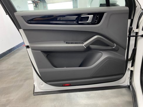 Used 2021 Porsche Cayenne image 44