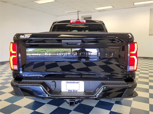 Used 2024 Chevrolet Colorado Z71 w/ Z71 Convenience Package 2 image 8