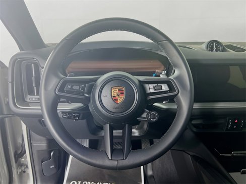 Used 2025 Porsche Cayenne Coupe image 12