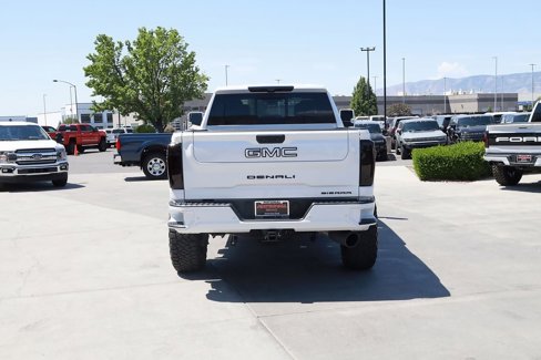 Used 2024 GMC Sierra 2500 Denali Ultimate image 5
