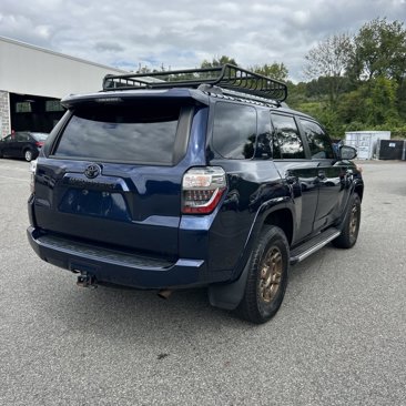 Used 2022 Toyota 4Runner SR5 Premium image 2