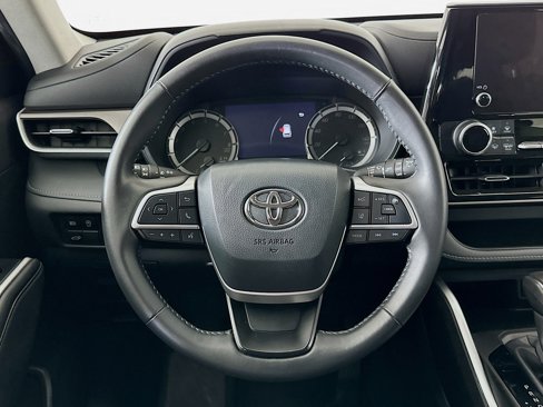 Used 2024 Toyota Highlander LE image 18