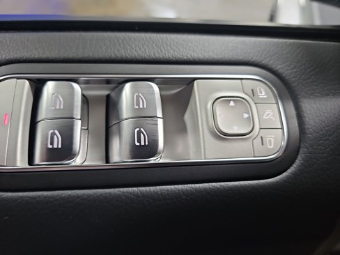 Used 2025 Mercedes-Benz G 550 image 35