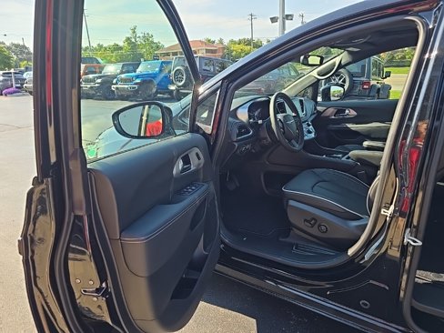 New 2026 Chrysler Pacifica Limited w/ S Appearance Package image 14