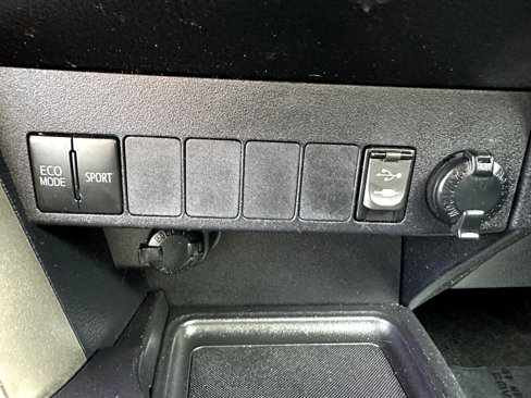 Used 2015 Toyota RAV4 LE image 34