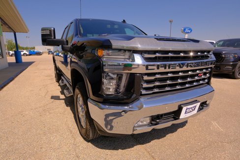 Used 2021 Chevrolet Silverado 3500 LTZ w/ LTZ Plus Package image 13