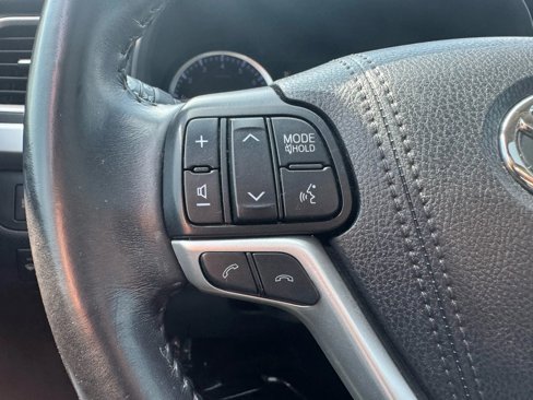 Used 2019 Toyota Highlander Limited image 25