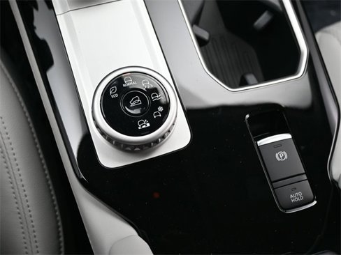 New 2025 Mitsubishi Outlander SEL image 13