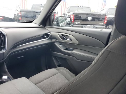 Used 2023 Chevrolet Traverse LT image 17
