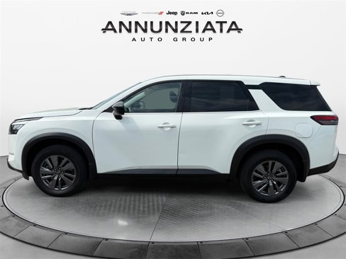 Used 2024 Nissan Pathfinder S image 2