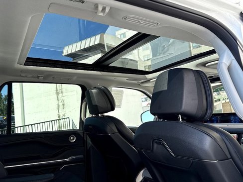 New 2025 Lincoln Navigator Reserve image 8