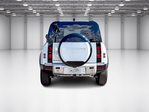 New 2025 Land Rover Defender 110 S image 4